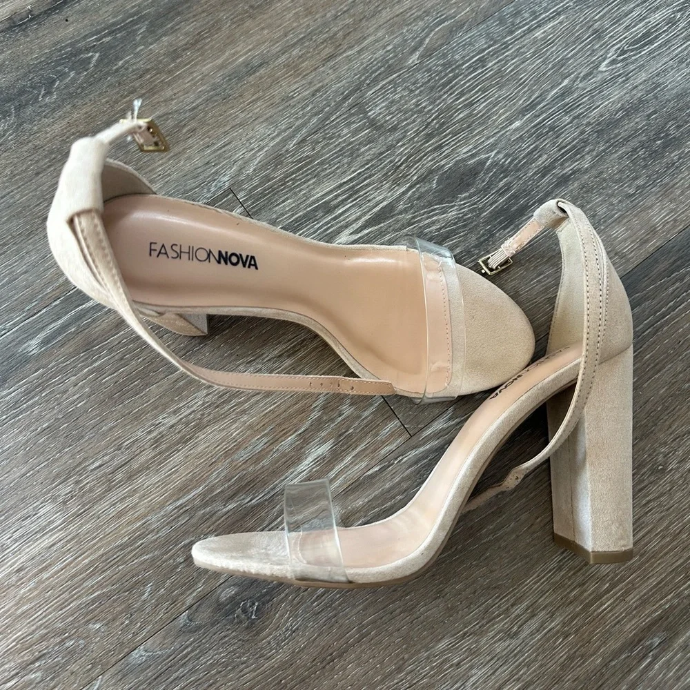 Fashion Nova round toe Tan Block Heel Sandals size 8